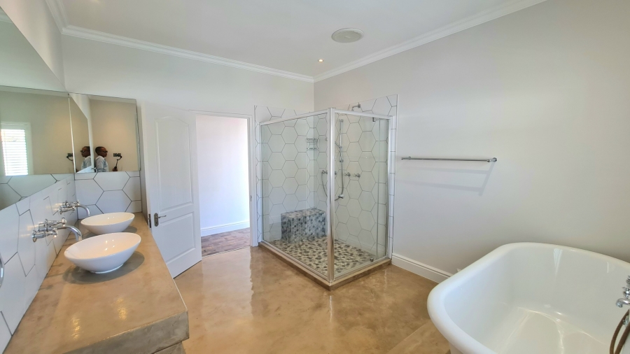 7 Bedroom Property for Sale in Whale Rock Western Cape